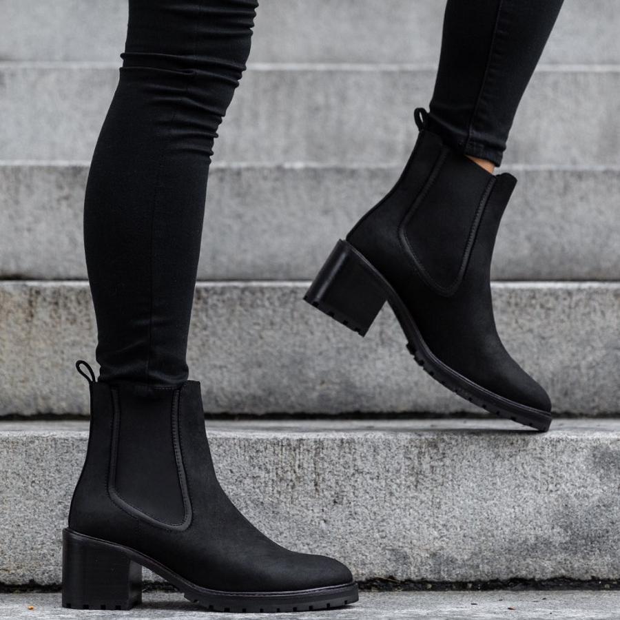 Black Thursday Knockout Leather Women's Chelsea Boots | SG376QMA