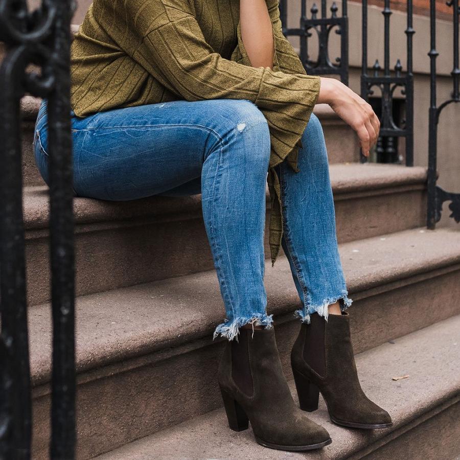 Olive Thursday Avenue Suede Women's Chelsea Boots | SG184AHK